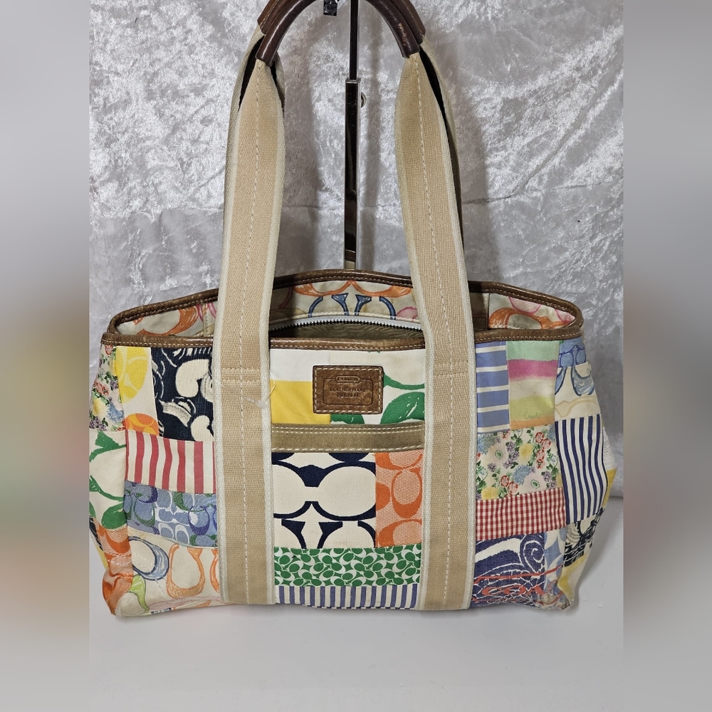 🦋Coach Hamptons Signature Bag